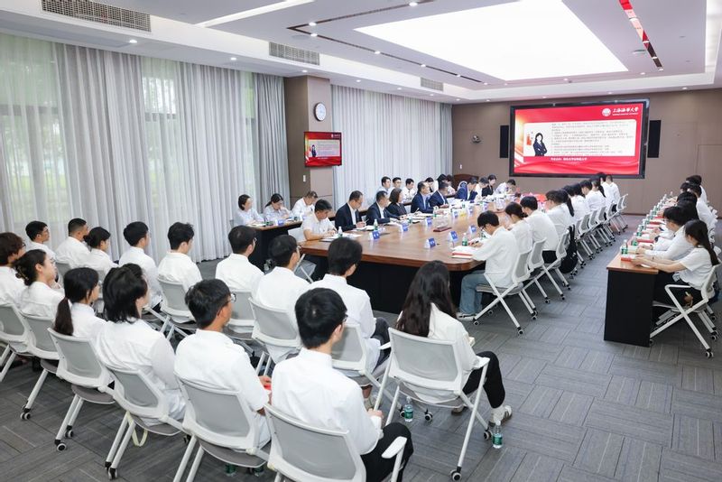 在航运强国海洋强国建设新征程中挺膺担当，上海海事大学党委书记曹荣瑞为毕业生党员讲授专题党课