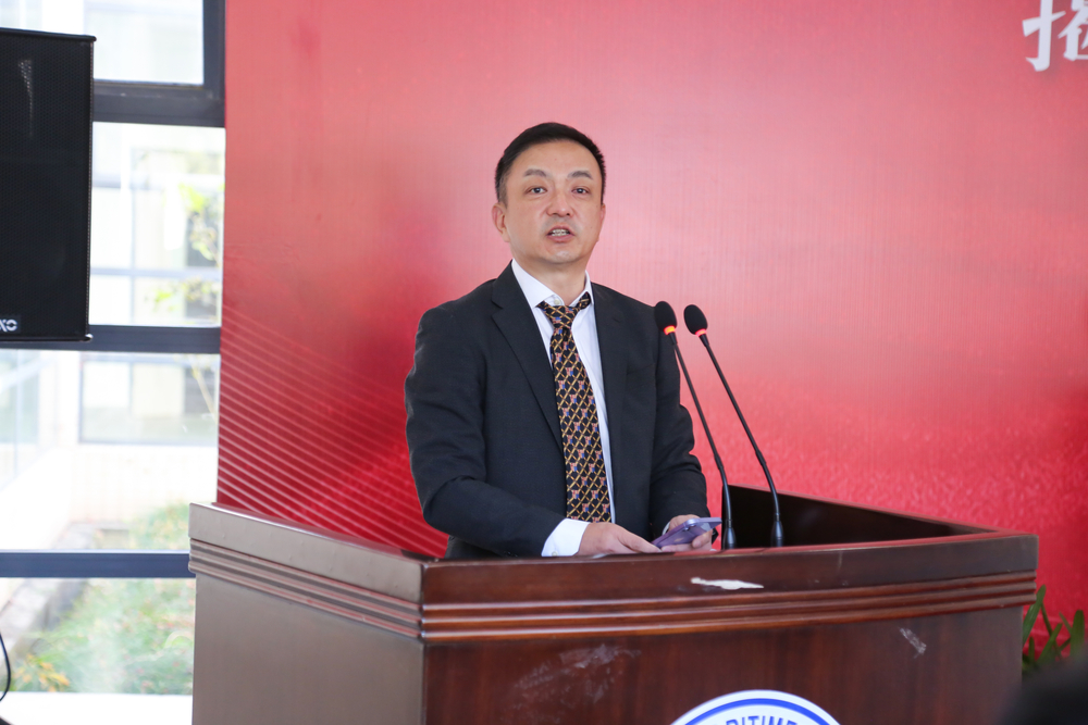  捐赠代表、国际经济法1985级校友李杰发言