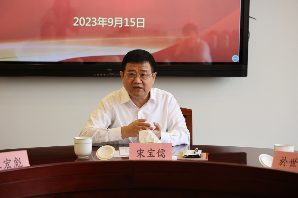 学校召开老干部情况通报会