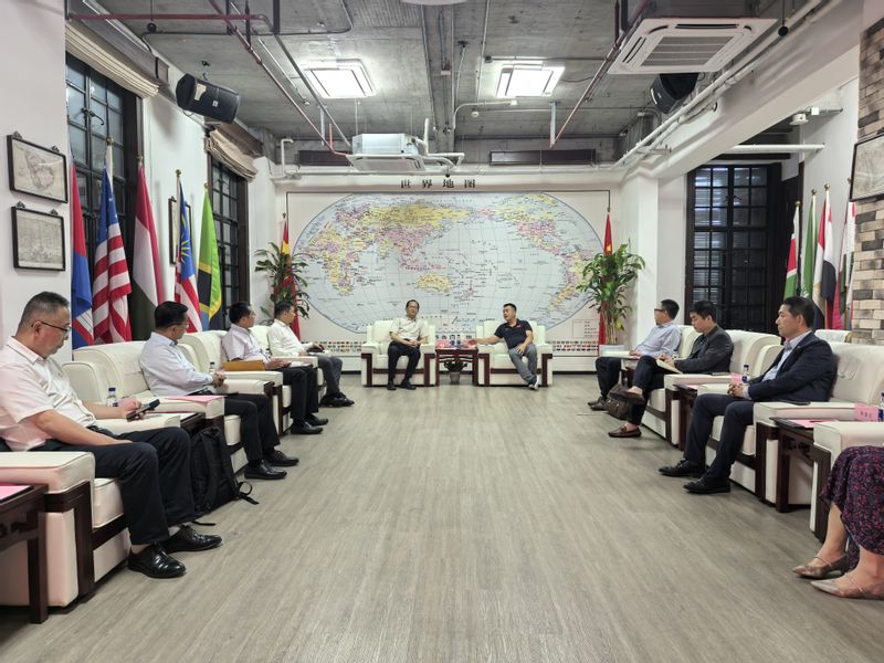 校党委书记曹荣瑞率队赴校友企业环世物流集团调研