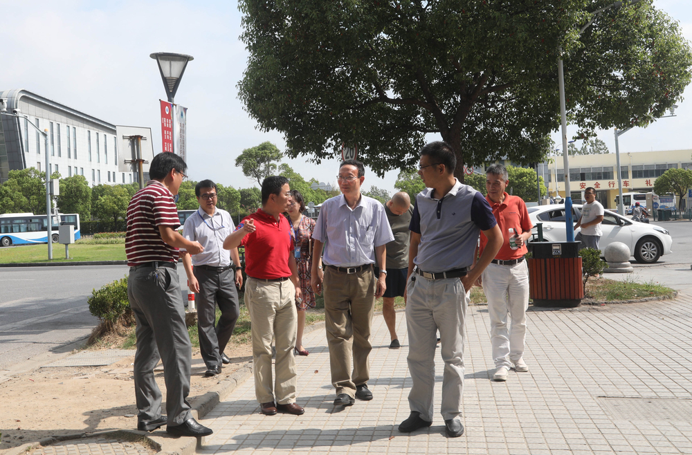 黄有方校长带队检查文明城区复评工作