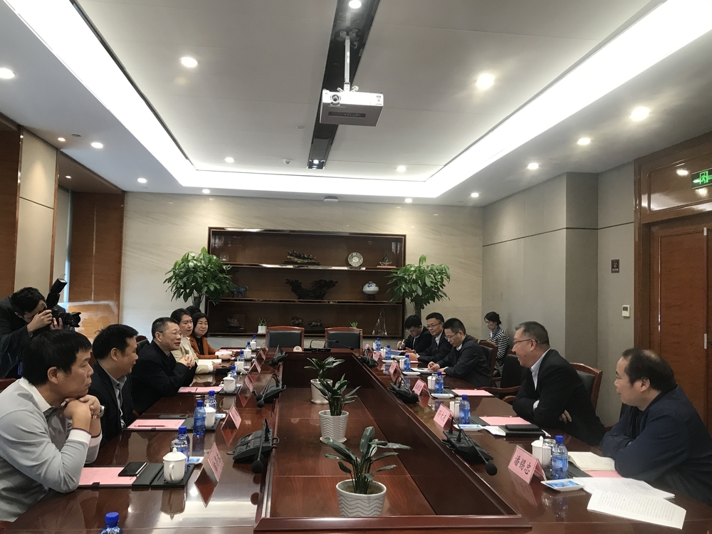  与浙江省海港集团、宁波舟山港集团代表座谈