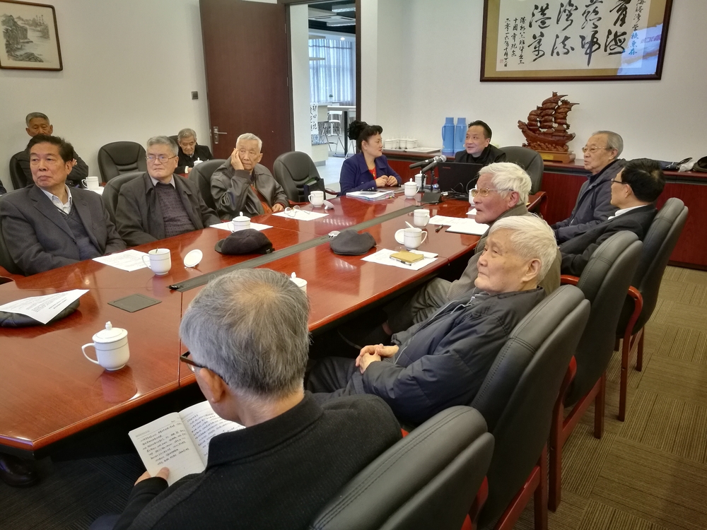 我校举行老干部情况通报会