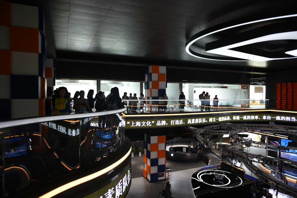 参观浦东新区文广中心大楼