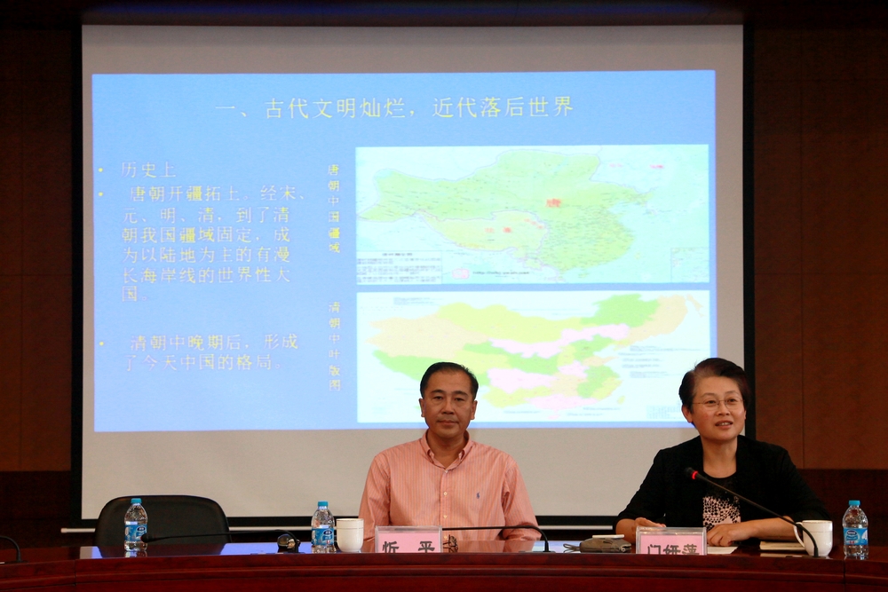 忻平教授来校作辅导报告