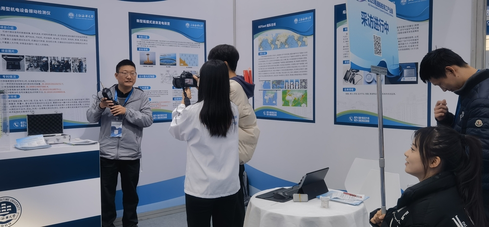 学校成果接受媒体采访