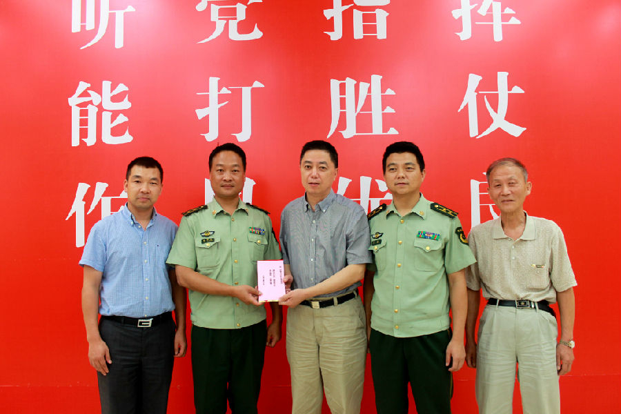 我校慰问共建部队官兵