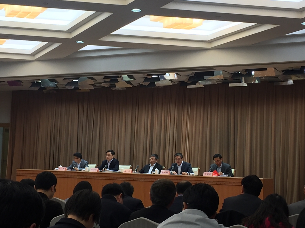 上海海事大学教师在市政府决策咨询工作会议上受表彰