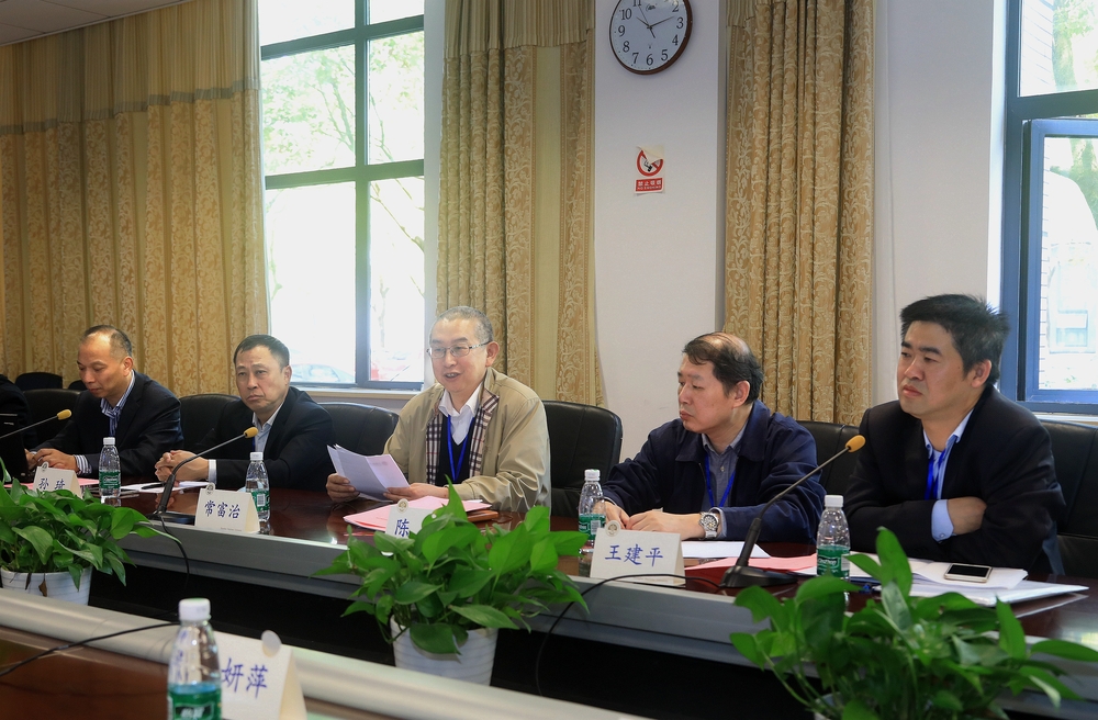 审核组组长、上海海事局巡视员常富治通报审核情况