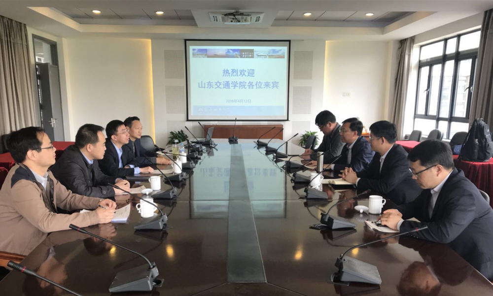 山东交通学院副院长姜华平一行来校访问