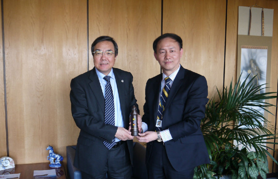 关水康司秘书长在联合国国际海事组织总部会见金永兴副校长