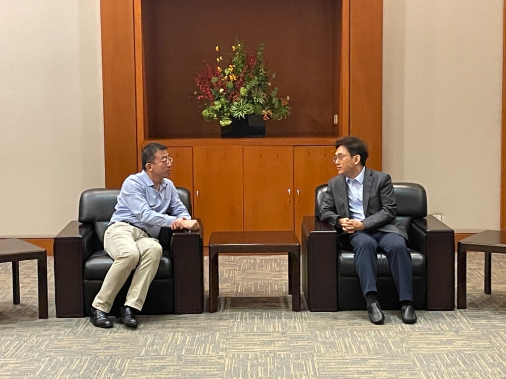 施欣副校长与贺军副总经理会谈