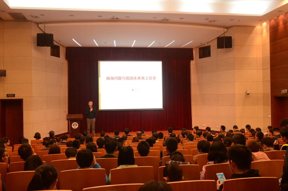 原南海舰队政治部副主任陈俨少将来校作讲座