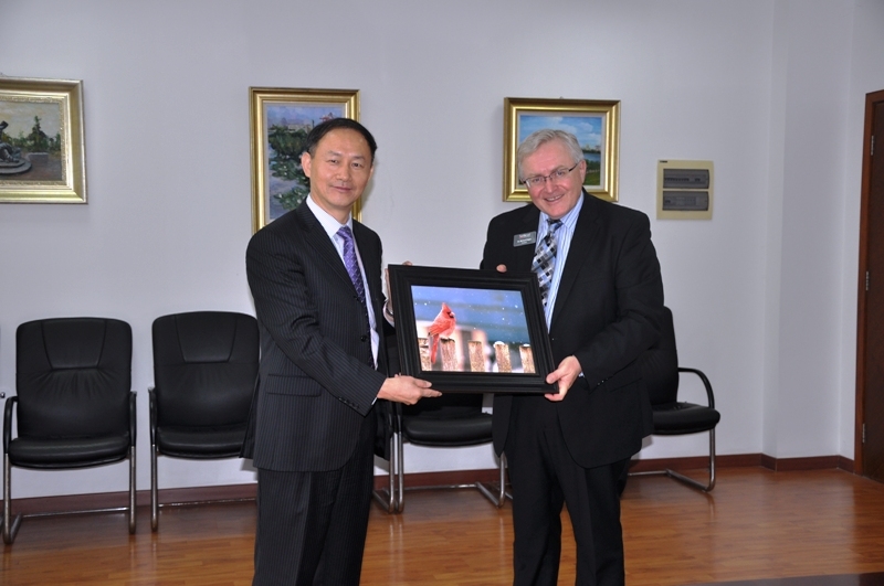 美国东北社区学院校长一行来校访问