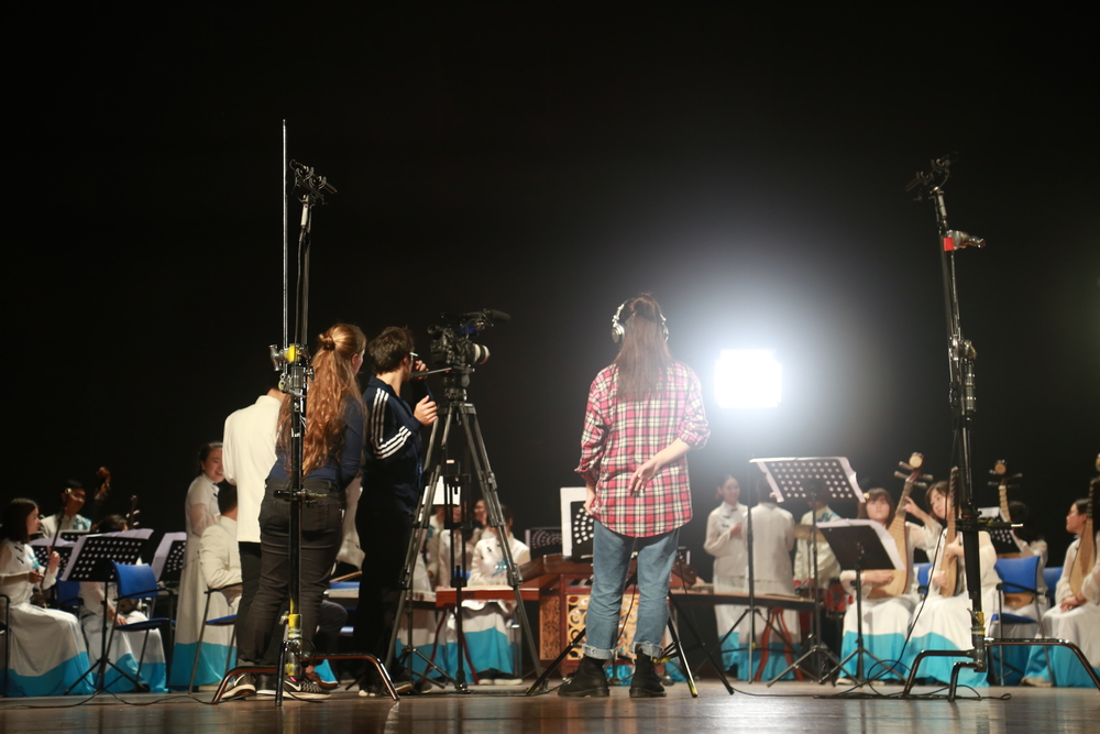 中瑞团队拍摄我校民乐团