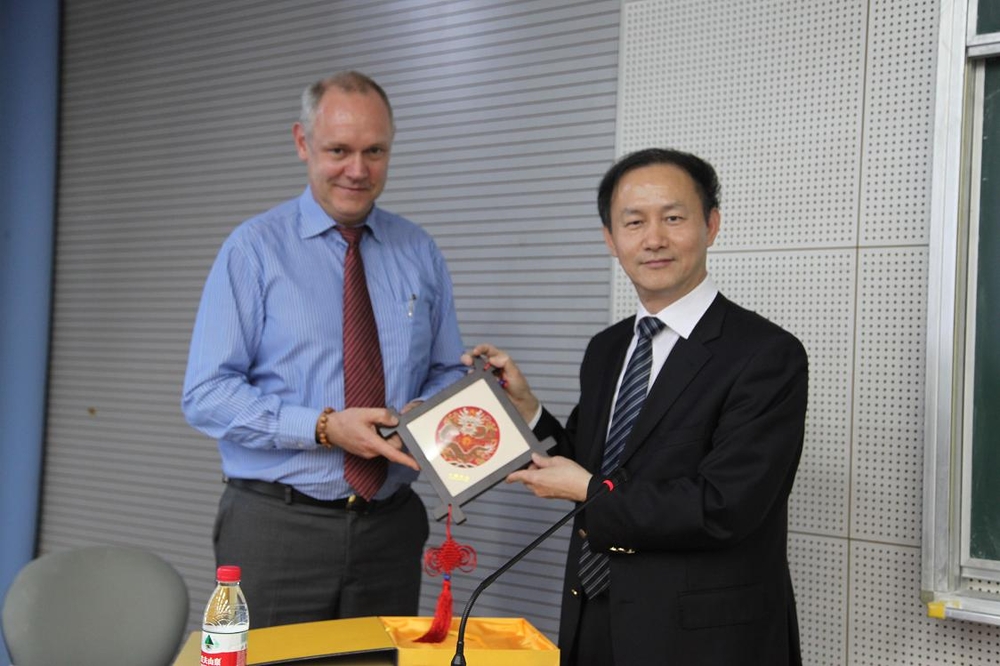 DNV副总裁Mr.Beller来校作报告