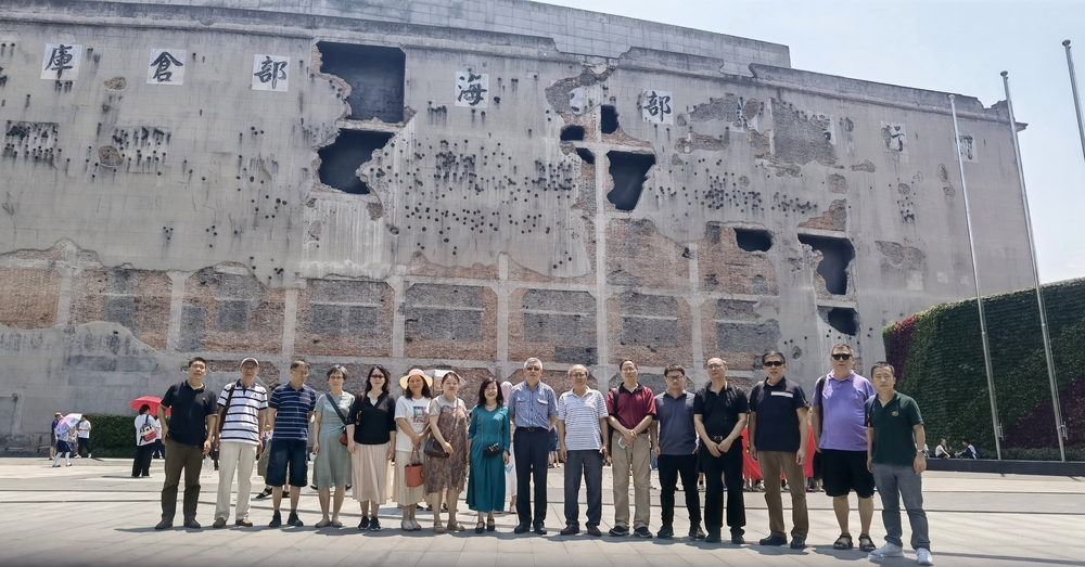 民进会员参观四行仓库抗战纪念馆