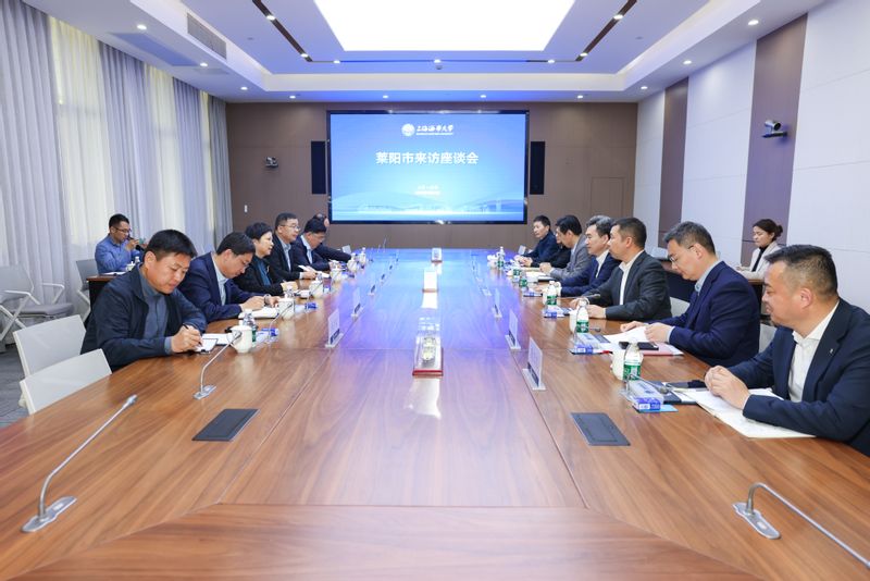 莱阳市委书记卢春玲一行来校访问