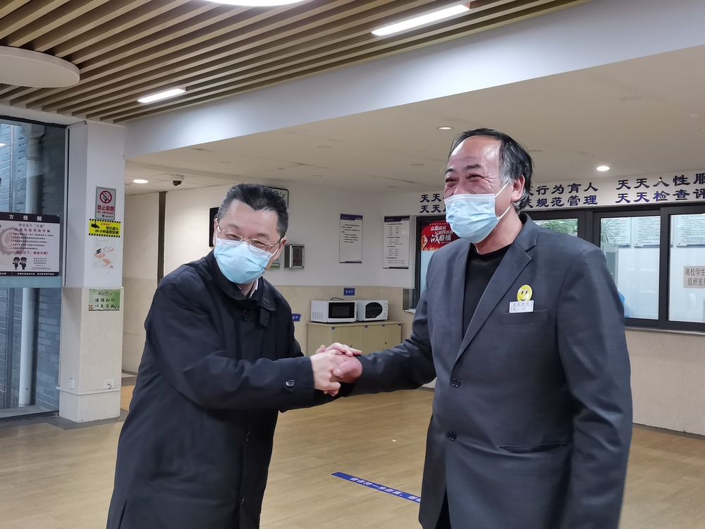 看望慰问宿管工作人员