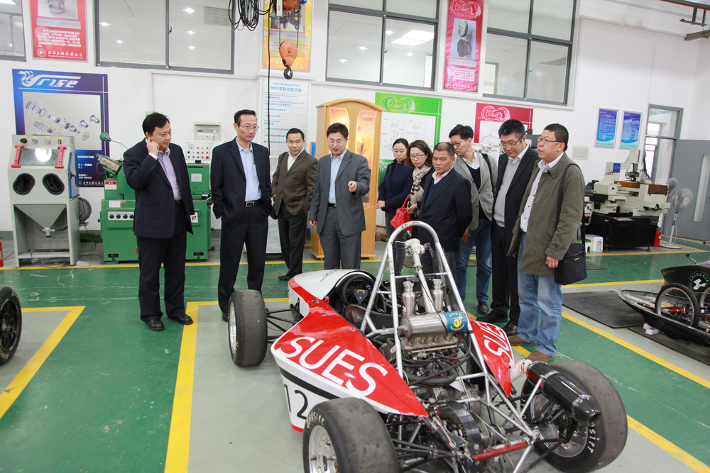 参观整车试验室