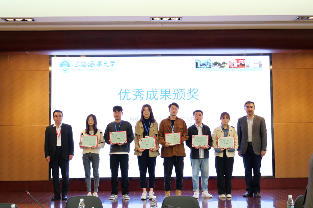 优秀成果获奖学生颁奖一