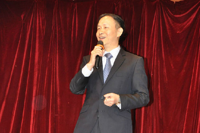 我校留学生举办2013圣诞迎新联欢会