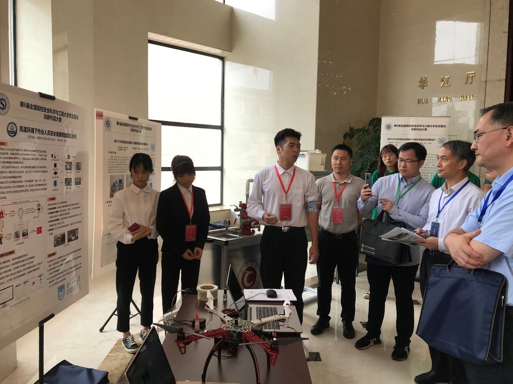 选手讲解参赛作品