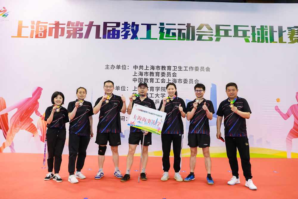 参赛队伍获奖合影