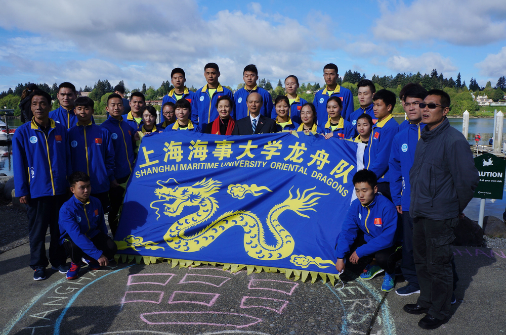 与旧金山总领事及夫人合影