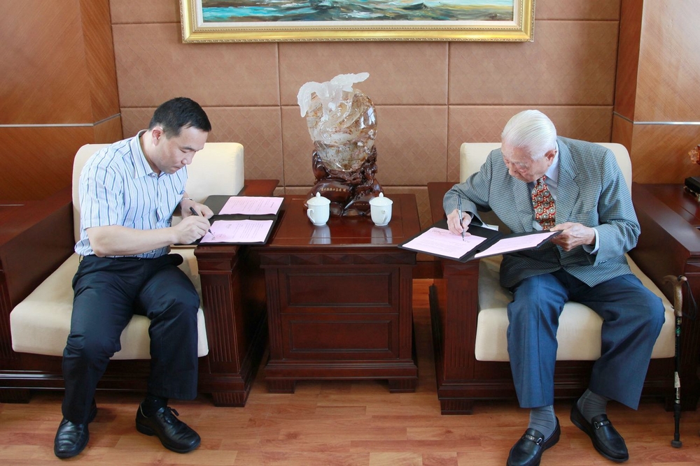 “欧椿堃吴淞商船助学金”捐赠协议签字仪式在我校举行