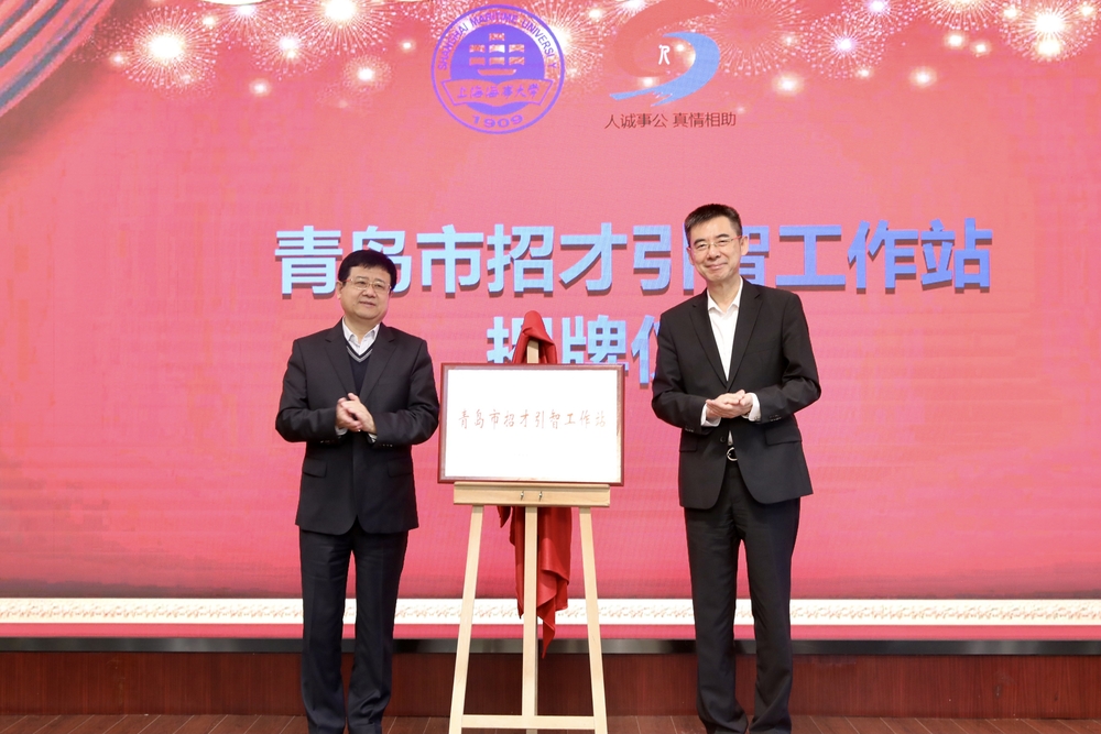 宋宝儒和胡义瑛共同为招才引智工作站揭牌