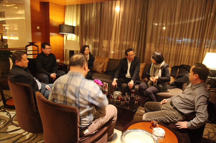 与天津港集团张丽丽董事长等交流