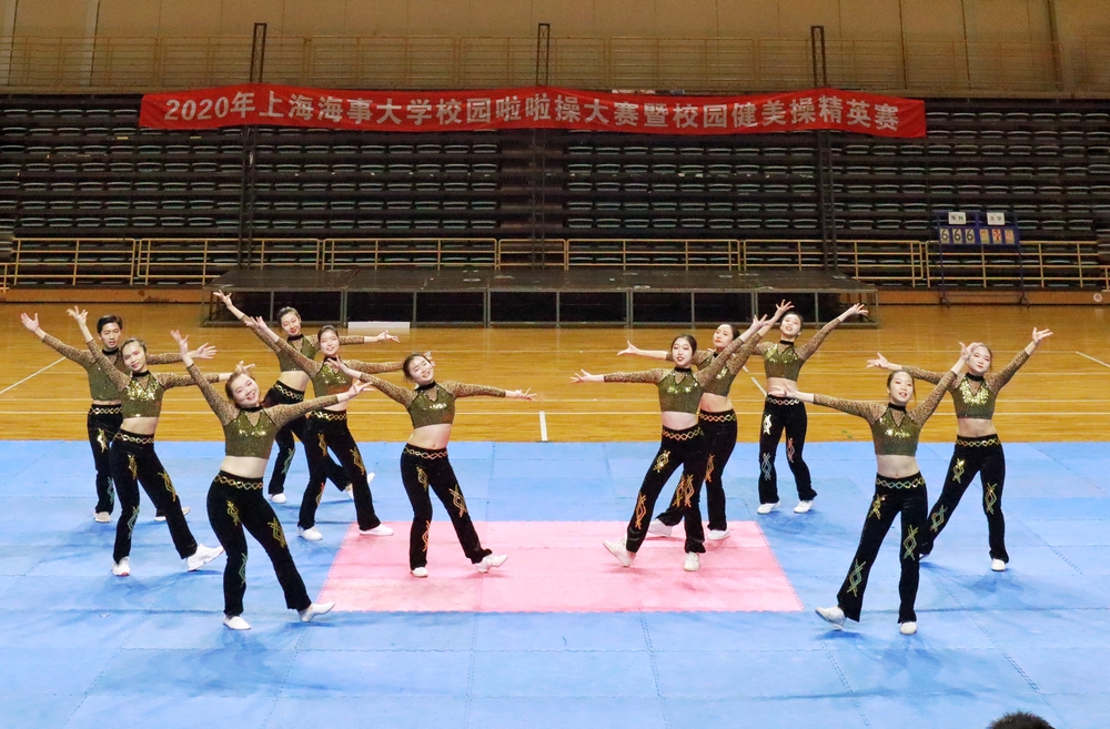 精彩的比赛——街舞啦啦操