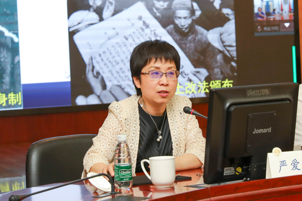 上海市委党史研究室主任严爱云来校作报告