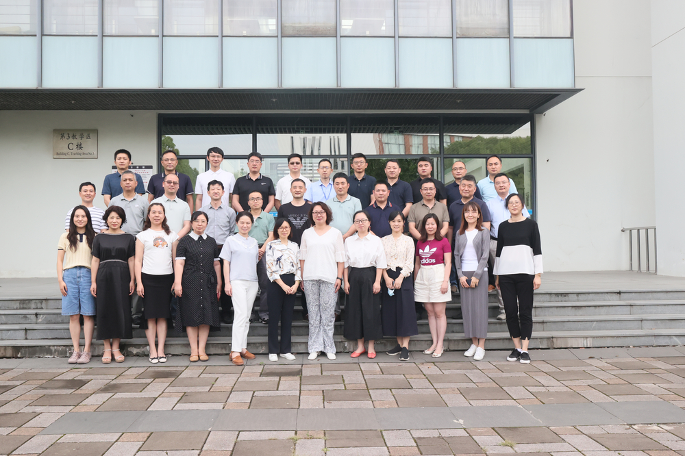 培训人员结业合影