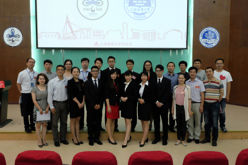 与会老师与两届主席团合影