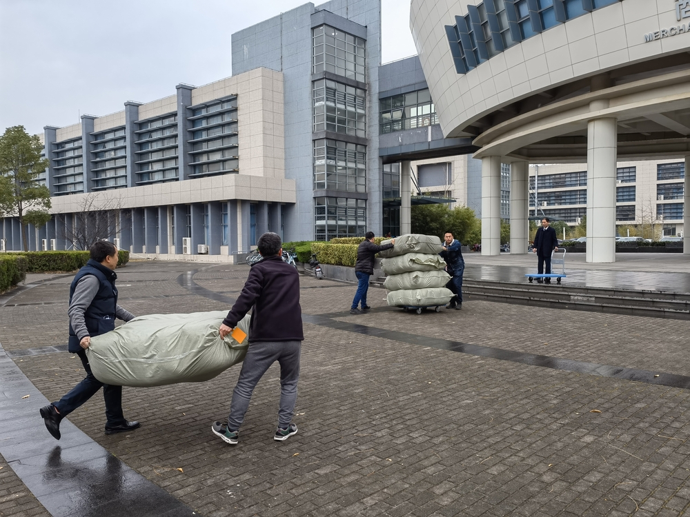 “工”克时艰，学校工会为教职工送温暖助力疫情防控