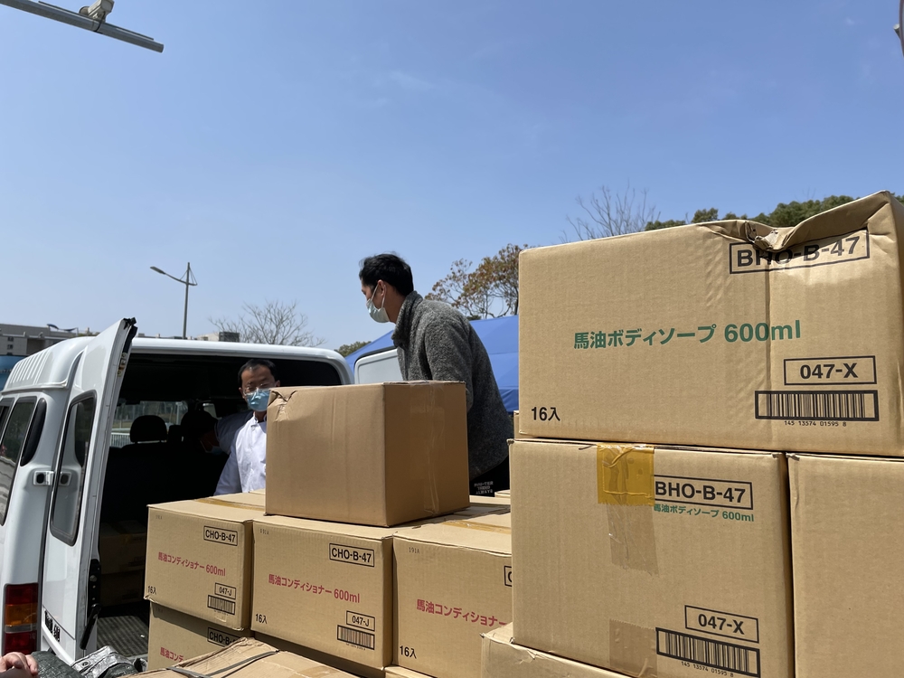 资产公司工会助力校内外短驳运送物资