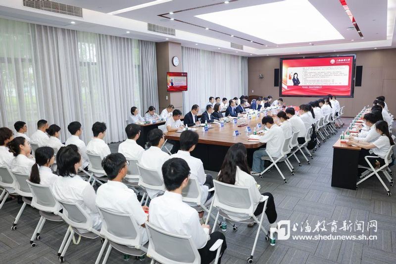 在海洋强国航运强国建设新征程中挺膺担当，上海海事大学党委书记为毕业生党员讲授专题党课