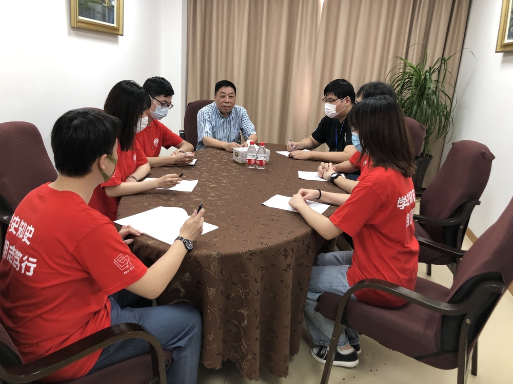 采访中国航海学会副秘书长顾维国