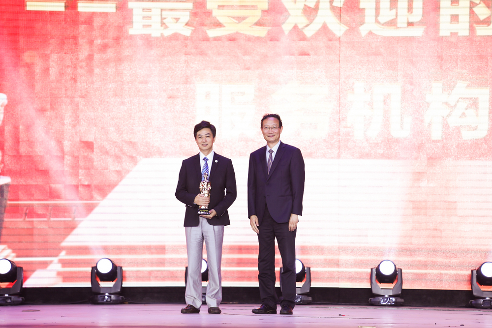 上海海事大学获评中国郑和航海风云榜“2018年最受欢迎的航海教育培训机构”