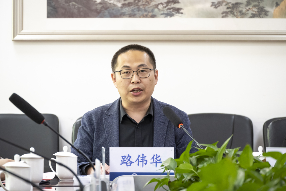 获奖教师代表路伟华老师发言