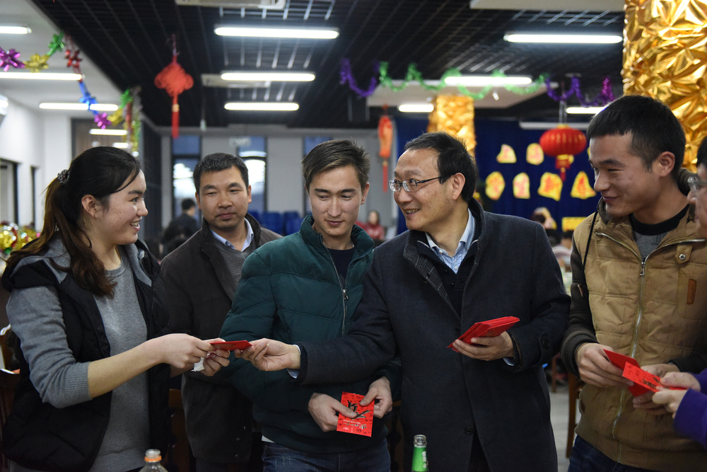 我校举行2015年寒假留校学生迎春团拜会