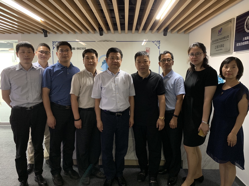 与上海舶云供应链管理有限公司合影