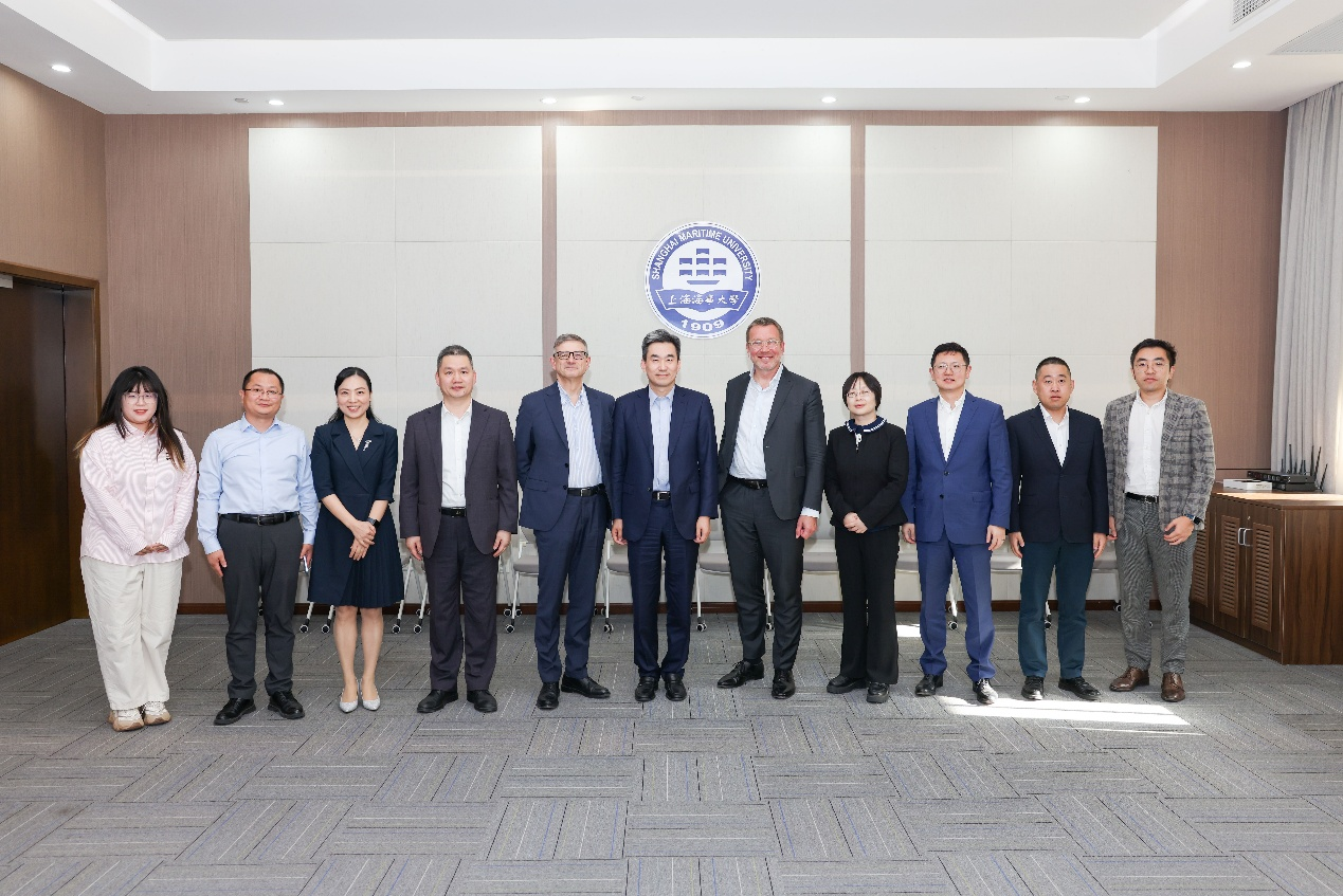 国际海上保险联盟德内弗勒主席一行来访