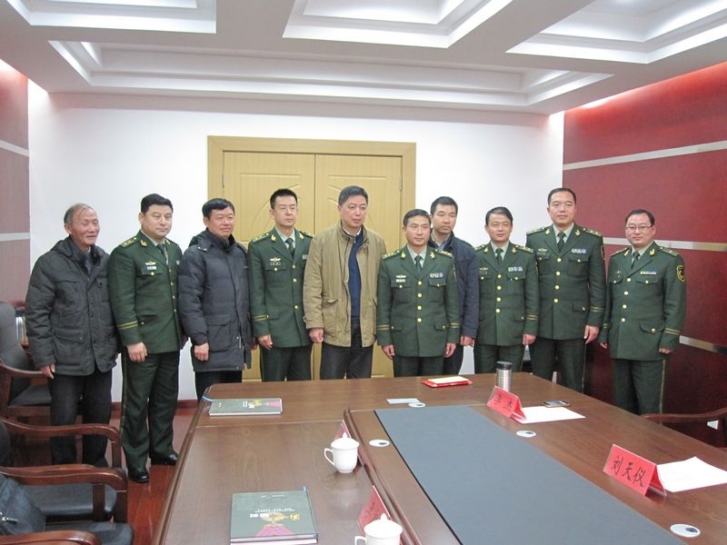 我校慰问共建部队子弟兵