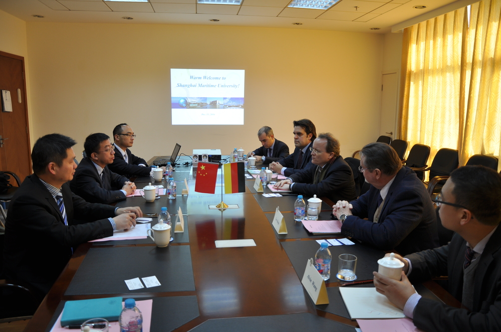 德国贝仕集团首席财务官Tobias Pinker一行来校访问