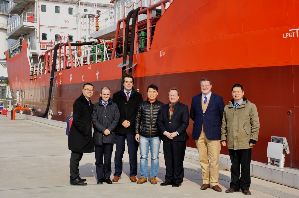 参观“吴淞”号