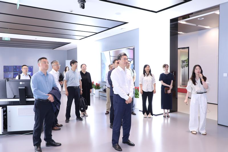 上海海事大学校长初北平一行调研中远海运科技