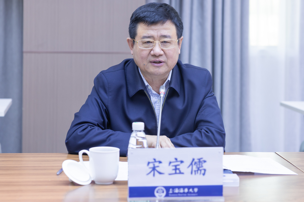 学校举办2023年下半年退休教职工座谈会暨荣休教职工欢送仪式